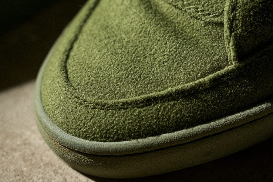 Flocked shoe upper with velvet finish